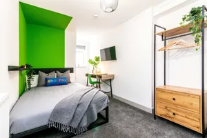 Image of OnPoint - Large 6 Bed House With Parking