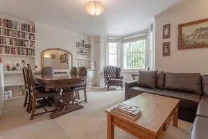 Image of Bright and Spacious 1 Bedroom Apartment in the Heart of Kensington