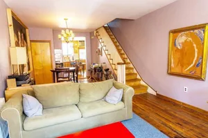 Image of Chic Retreat - Artsy Vibe, Bright, Clean, Freshly Painted