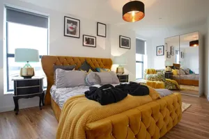 Image of Spacious 5 bedroom house near Leeds City Centre sleeps 12 suits contractors with free parking