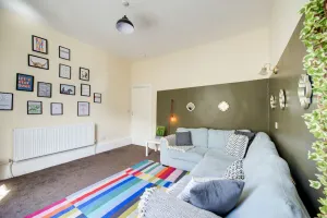 Image of 2 Bed Flat - Street Parking