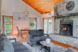 Image of Charlie's Cabin 3 Bedroom Cabin by Redawning