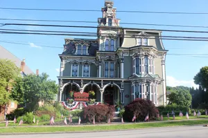 Image of Montgomery Mansion