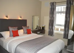 Image of Carlton Hotel