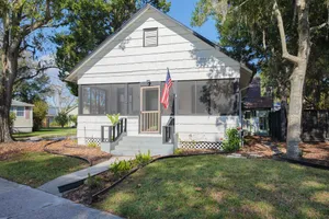 Image of Pacific Cove #10 - Cozy Bungalow Near Shops