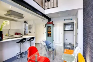 Image of Stylish 2 bed 3 Storey House With Mezzanine