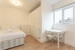 Image of Kensington - Two Bedroom Central London Apartment with Garden