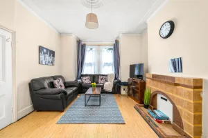 Image of Homely 4-bedroom Home With 2 Baths & Free Parking