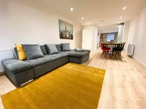 Image of Large Modern 3 Bedroom Apt With Free Parking