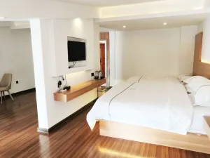 Image of yangshuo西街旁，空中花园，天空之镜，设计师民宿双床房