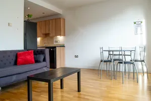 Image of Greenwich Two Bed Flat with Pool &Parking