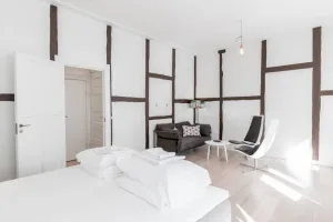Image of Central Apt, 50M to Main Street, Metro & canals