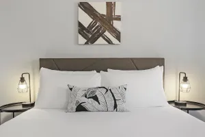 Image of Comfy 2BR Rogers Park Apt in Sheridan