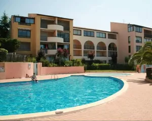 Image of Nice duplex flat with seaview loggia and pool in Six-Fours - Welkeys