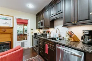 Image of Knoxbury Terr, 25