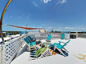 Image of 3br/3ba W/ Rooftop Deck - Access To Beach & Pool 3 Bedroom Home