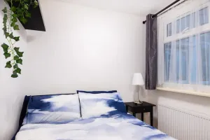 Image of Stylish 2 Bedroom Apartment in the Heart of Shepherds Bush