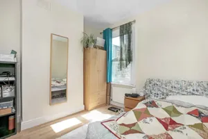 Image of Gorgeous Refurbished 2 Bedroom Apartment With Garden
