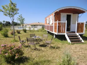 Image of Les Roulottes-Gîtes de la Ferme de l'Autruche Dromoise