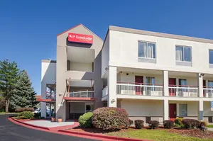 Image of Econo Lodge Inn & Suites