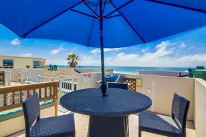 Image of Ocean Front Breakers D