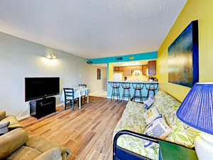 Image of SM160 Newly Remodeled Condo, Close to the Beach