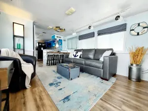 Image of 2 Story Houseboat Seeking a Captain Fishpets Ok