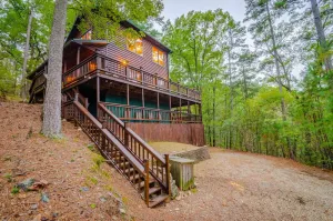 Image of Ridgeview Retreat Seclude Cabin Includes Wifi, Cable, and Charcoal Grill by Redawning
