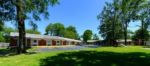 Image of OAKS MOTEL GREENSBORO NC