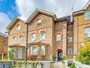 Image of Elegant Apartment in London Near Thames River