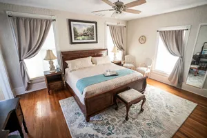 Image of Live Oaks Inn Bed & Breakfast