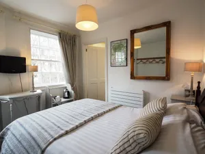 Image of Chequers Hotel