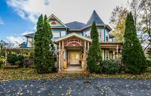 Image of Blue Jay Manor