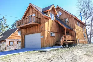 Image of The Fox Paw - Cozy and spacious cabin! Family game room with Foosball and Pool Table! Jet Tub!