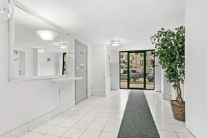 Image of Prime Location! Easy Transport Loyola University