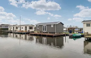 Image of Lake Front Home In Breukelen