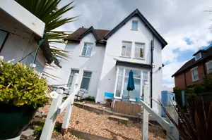 Image of Waves In bed & breakfast