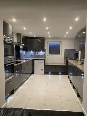 Image of Extra Large Six Bed Six Bath Townhouse