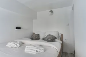 Image of Beautiful Duplex Apt - 5 mins to Grand Rex