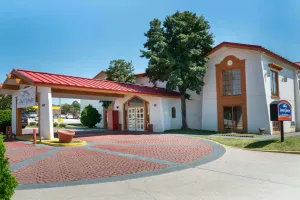 Image of Howard Johnson by Wyndham Atlanta College Park