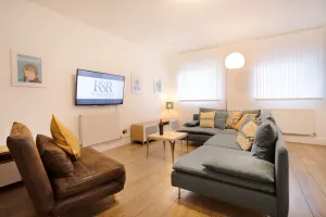 Image of Rest & Recharge Regents CT 3bed Sleeps 7