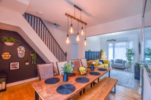 Image of Modernistic 4-bedroom home close to City Centre