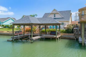 Image of Upscale Charming Island Cottage