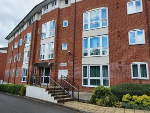 Image of 2 Bed Apt Near Hatfield Station Free Parking