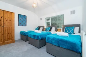 Image of HAUS Large 5 Bedroom House l TOP RATED l Off-street Parking x 3 l Garden l Sleeps 12 l Contractors l