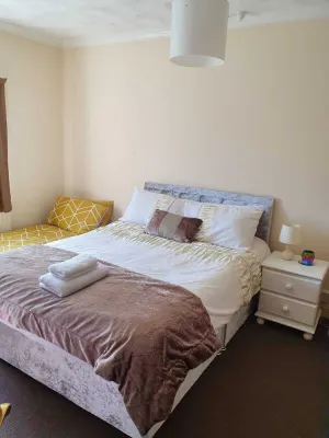 Image of CHAPS GUEST HOUSE  SOUTHAMPTON  - Accommodates 15 Guests