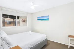Image of Bright 2 Bedroom Apartment in Burleigh Beach