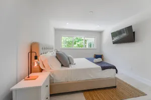 Image of Amazing renovated home close to the Bay