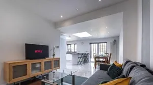 Image of Large 6 Bedroom House With Parking