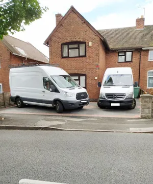Image of M6 J10, Nr Birmingham - Huge Free Onsite Parking Space, 4 Bedrooms, Sleeps upto 12, Large Garden